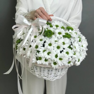 Корзина из хризантем средняя