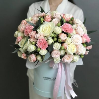 Композиция из Кустовых роз и Диантусов
