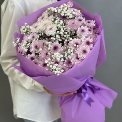 Букет из хризантемы и гипсофилы